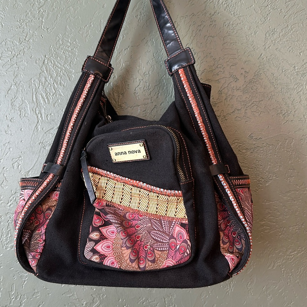 Purse, black with tribal print accent & reeds l, hobo handles, pockets…